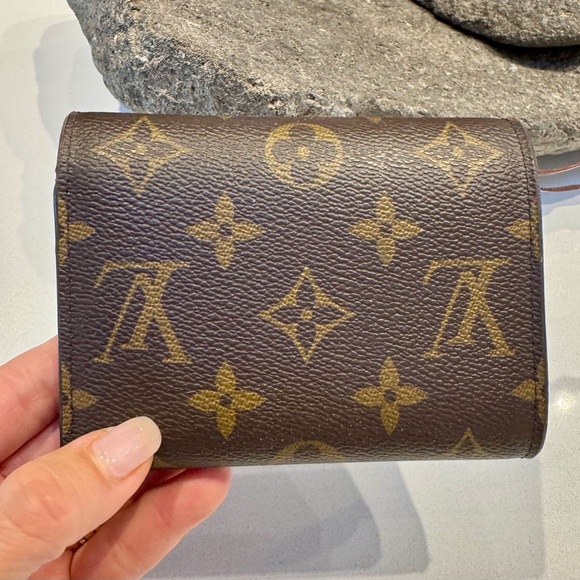 Gorgeous Authentic Louis Vuitton Victorine Wallet - Picture 3 of 11